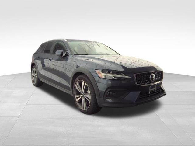 Photo of 2025 Denim Blue Metallic Volvo V60 Cross Country