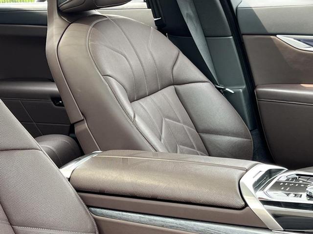 Photo of 2023 Oxide Grey Metallic BMW 760
