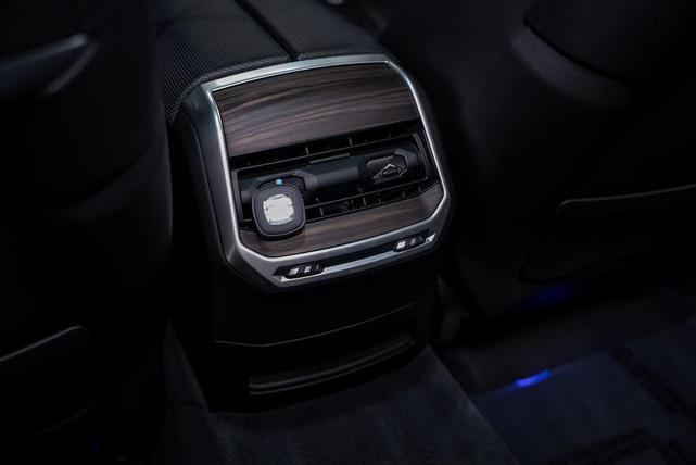 Photo of 2023 Brooklyn Grey Metallic BMW 760