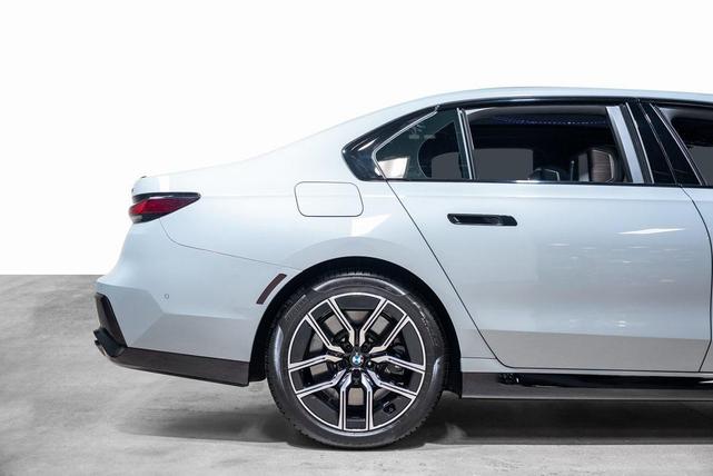 Photo of 2023 Brooklyn Grey Metallic BMW 760
