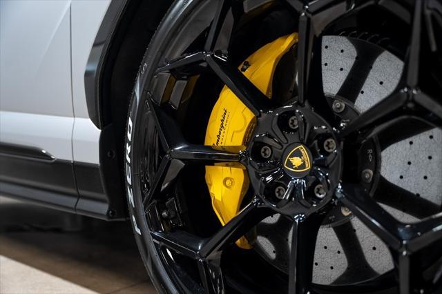 Photo of 2024 Grigio Nimbus Metallic Lamborghini Urus
