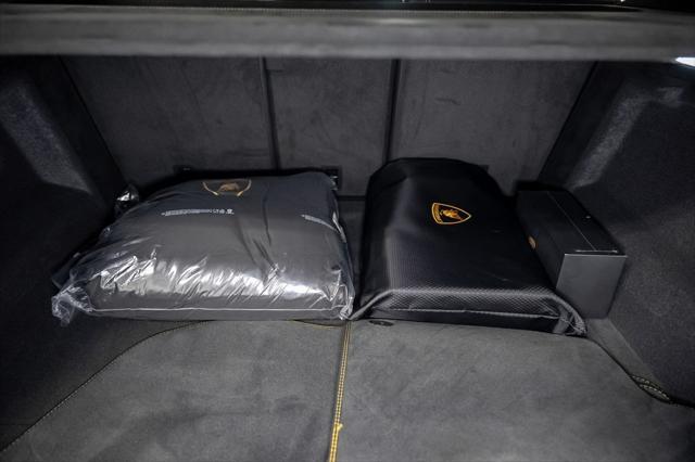 Photo of 2024 Grigio Nimbus Metallic Lamborghini Urus