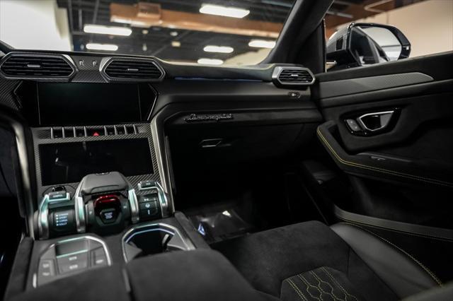Photo of 2024 Grigio Nimbus Metallic Lamborghini Urus