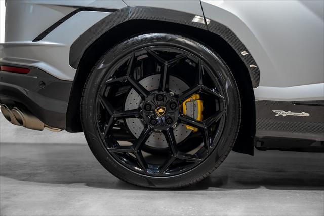 Photo of 2024 Grigio Nimbus Metallic Lamborghini Urus
