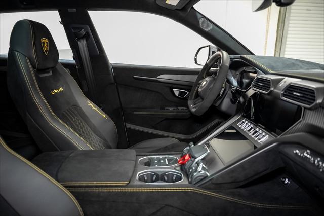 Photo of 2024 Grigio Nimbus Metallic Lamborghini Urus