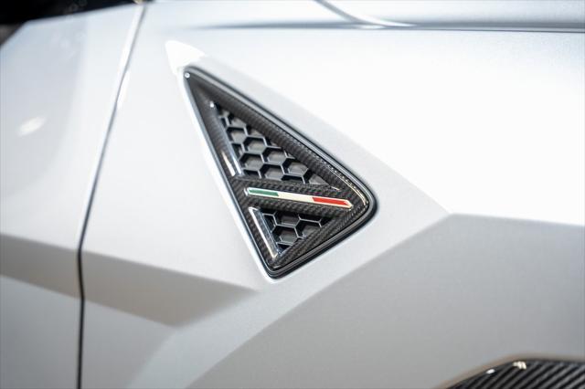 Photo of 2024 Grigio Nimbus Metallic Lamborghini Urus