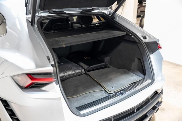 Photo of 2024 Grigio Nimbus Metallic Lamborghini Urus