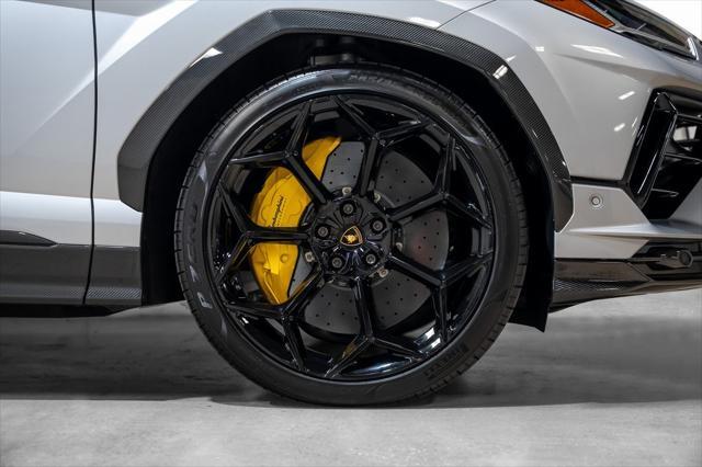 Photo of 2024 Grigio Nimbus Metallic Lamborghini Urus