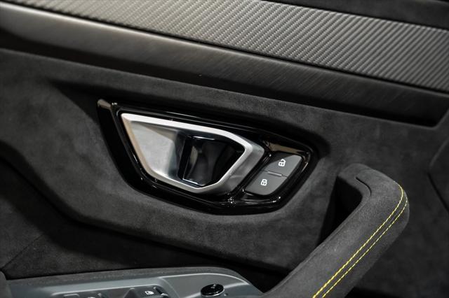 Photo of 2024 Grigio Nimbus Metallic Lamborghini Urus