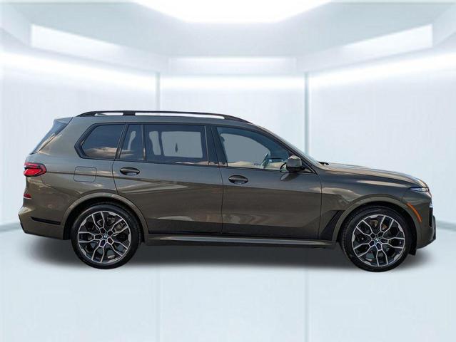Photo of 2026 Manhattan Green Metallic BMW X7