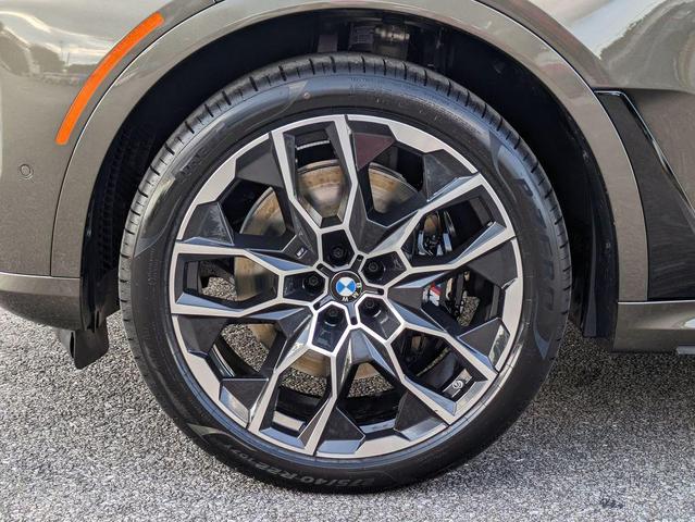 Photo of 2026 Manhattan Green Metallic BMW X7