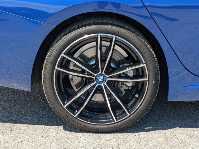 Photo of 2024 Blue BMW 330e