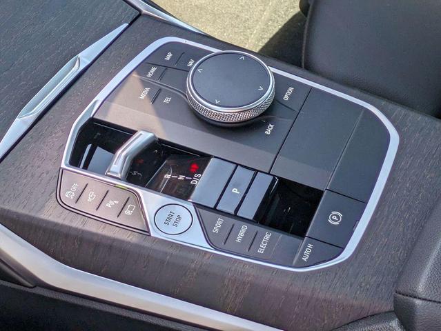 Photo of 2024 Blue BMW 330e