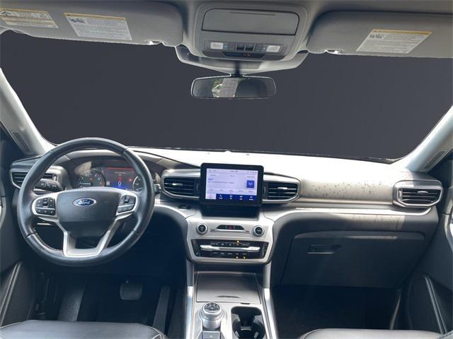 Photo of 2022 White Ford Explorer