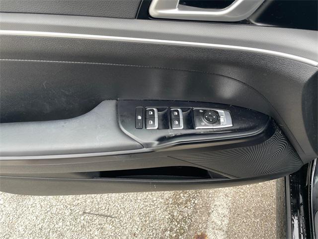 Photo of 2023 Ebony Black Kia K5