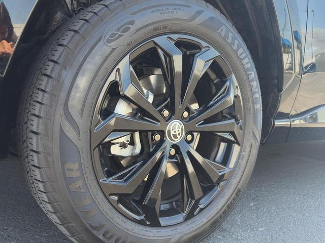 Photo of 2022 Midnight Black Metallic Toyota RAV4 Hybrid