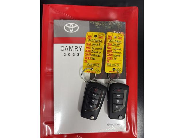 Photo of 2023 Ice Cap Toyota Camry