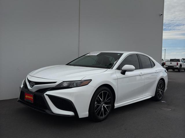 Photo of 2023 Ice Cap Toyota Camry