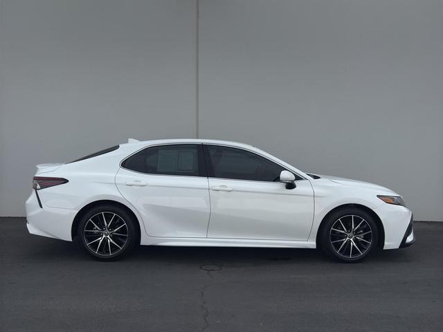 Photo of 2023 Ice Cap Toyota Camry