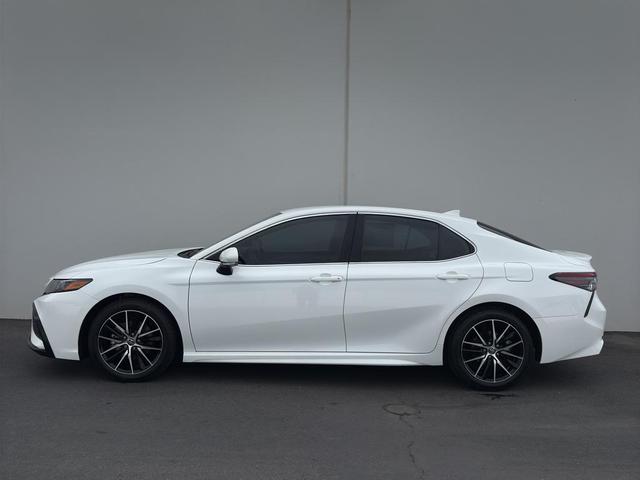 Photo of 2023 Ice Cap Toyota Camry