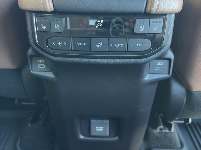 Photo of 2025 Cement Toyota Grand Highlander Hybrid
