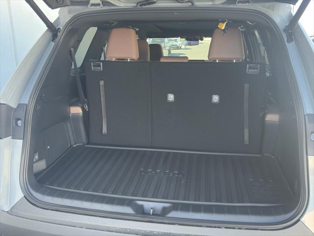 Photo of 2025 Cement Toyota Grand Highlander Hybrid