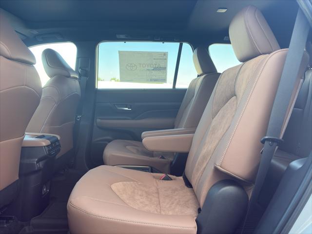 Photo of 2025 Cement Toyota Grand Highlander Hybrid