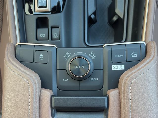 Photo of 2025 Cement Toyota Grand Highlander Hybrid
