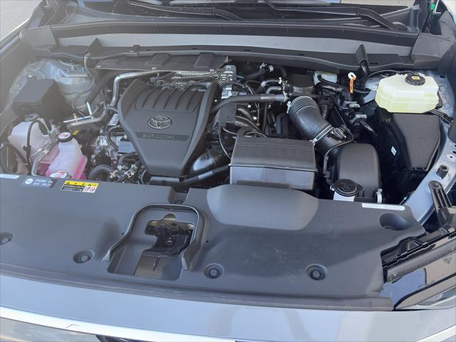 Photo of 2025 Cement Toyota Grand Highlander Hybrid