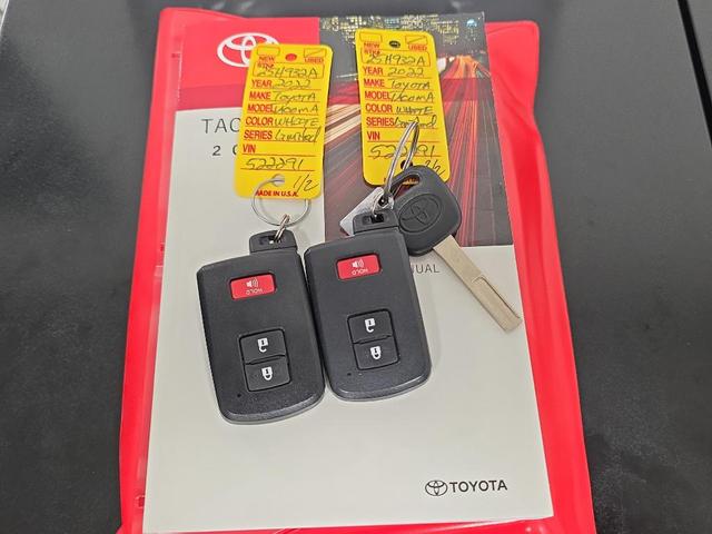 Photo of 2022 White Toyota Tacoma