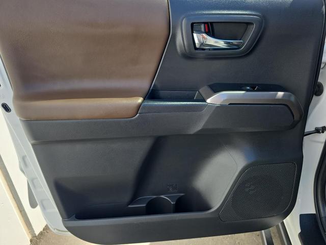 Photo of 2022 White Toyota Tacoma