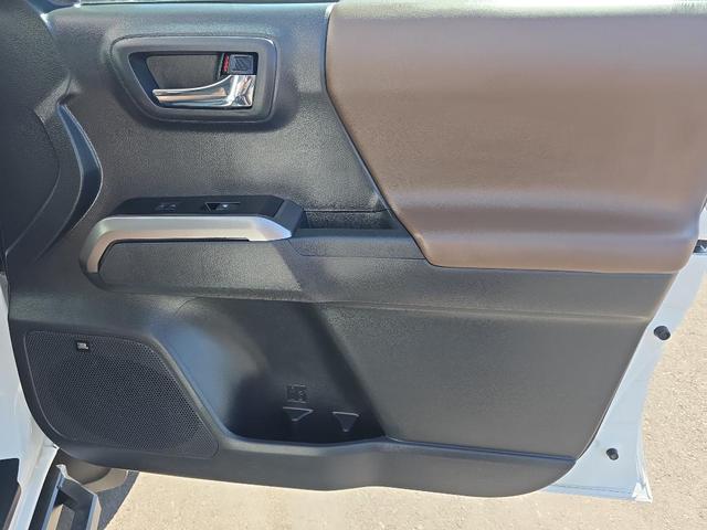 Photo of 2022 White Toyota Tacoma