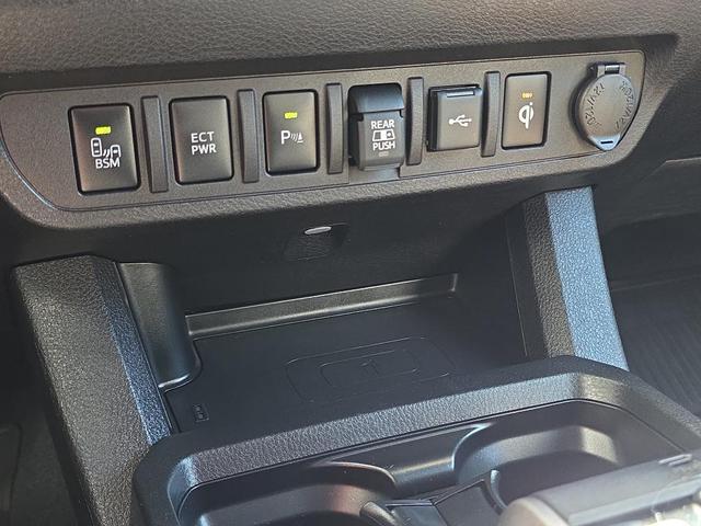 Photo of 2022 White Toyota Tacoma
