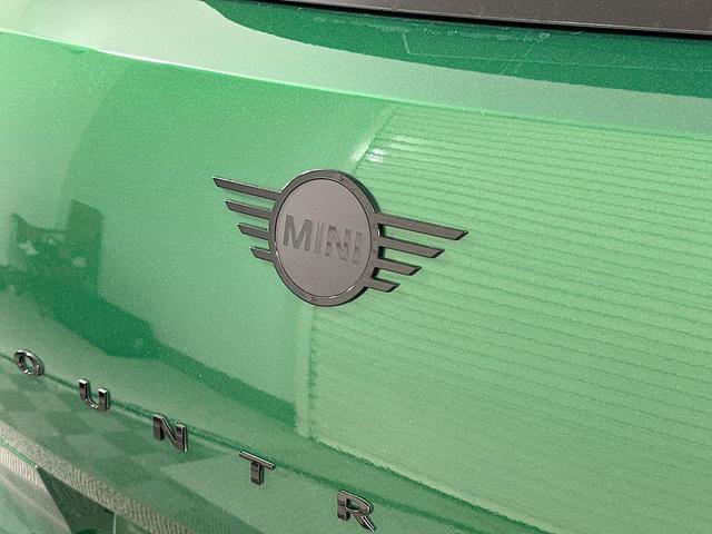 Photo of 2026 British Racing Green IV Metallic MINI Countryman