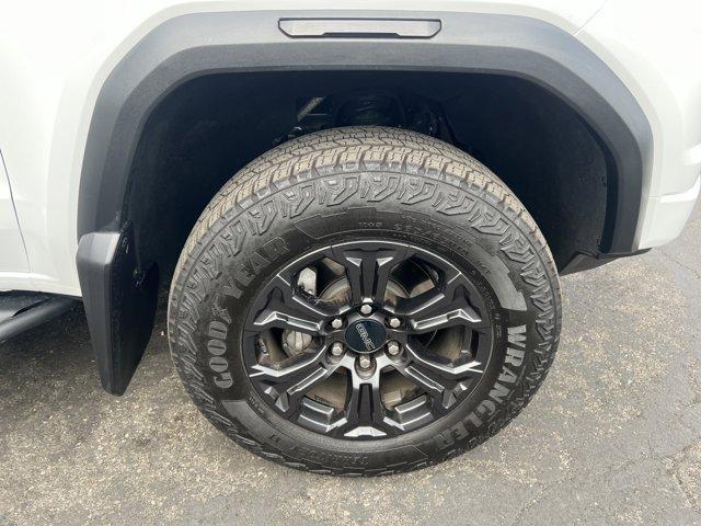 Photo of 2024 Summit White GMC Canyon