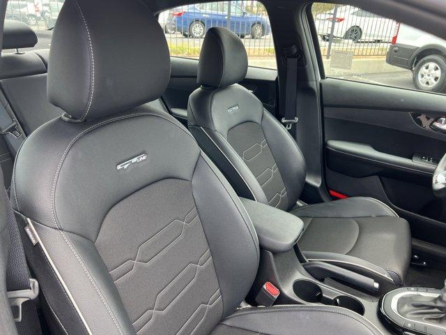 Photo of 2022 Snow White Pearl Kia Forte