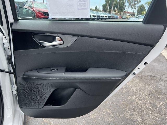 Photo of 2022 Snow White Pearl Kia Forte