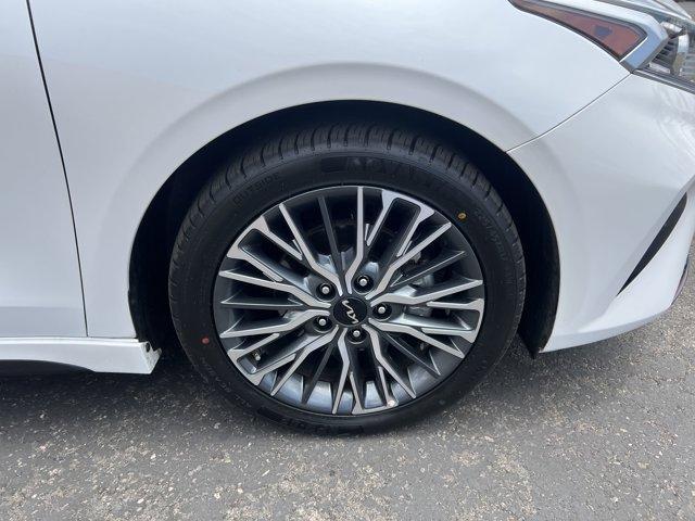 Photo of 2022 Snow White Pearl Kia Forte