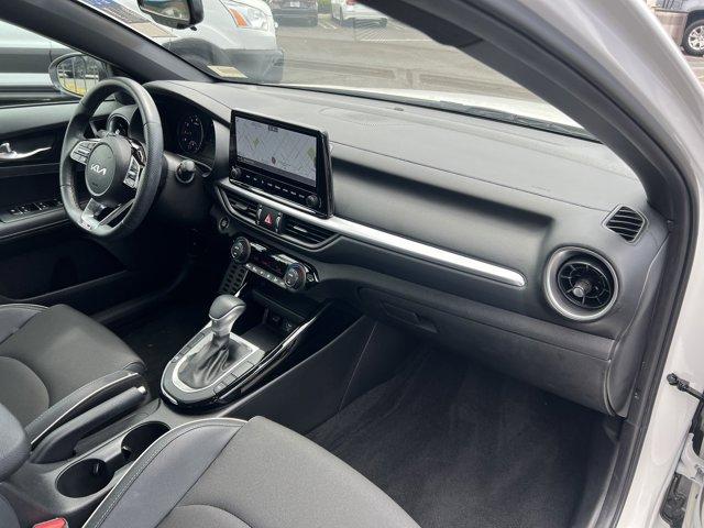Photo of 2022 Snow White Pearl Kia Forte