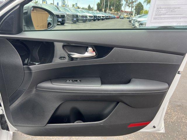 Photo of 2022 Snow White Pearl Kia Forte