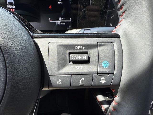 Photo of 2025 White Nissan Kicks