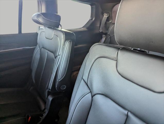 Photo of 2025 BLACK Jeep Grand Cherokee L