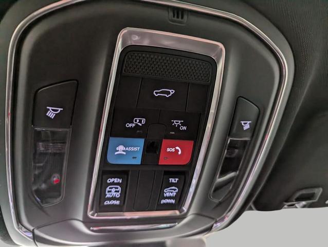Photo of 2025 Bright White Clearcoat Jeep Grand Cherokee