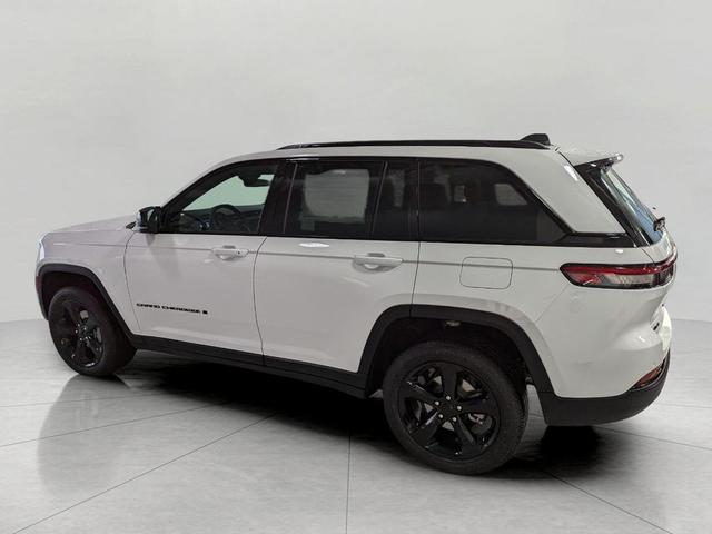 Photo of 2025 Bright White Clearcoat Jeep Grand Cherokee