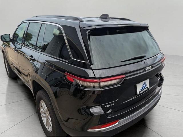 Photo of 2025 Diamond Black Crystal Pearlcoat Jeep Grand Cherokee