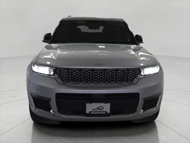 Photo of 2025 SILVER Jeep Grand Cherokee L