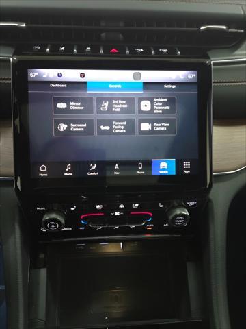 Photo of 2025 SILVER Jeep Grand Cherokee L