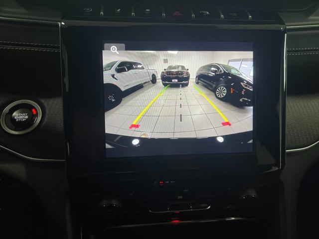 Photo of 2025 Diamond Black Crystal Pearlcoat Jeep Grand Cherokee L
