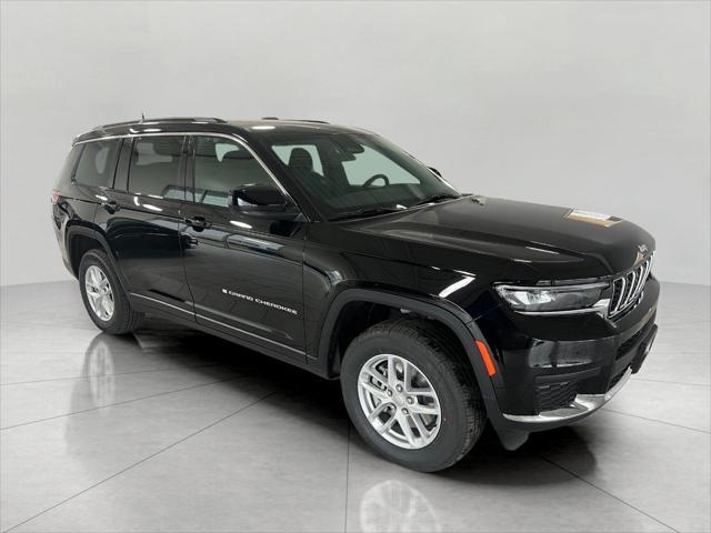 Photo of 2025 Diamond Black Crystal Pearlcoat Jeep Grand Cherokee L