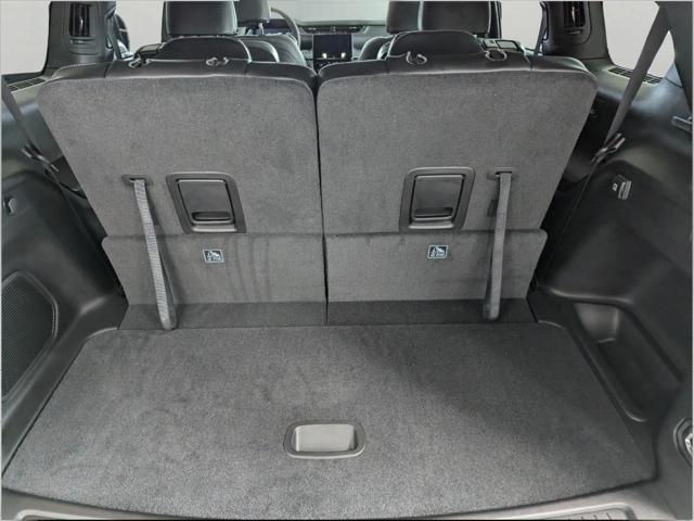 Photo of 2025 Diamond Black Crystal Pearlcoat Jeep Grand Cherokee L